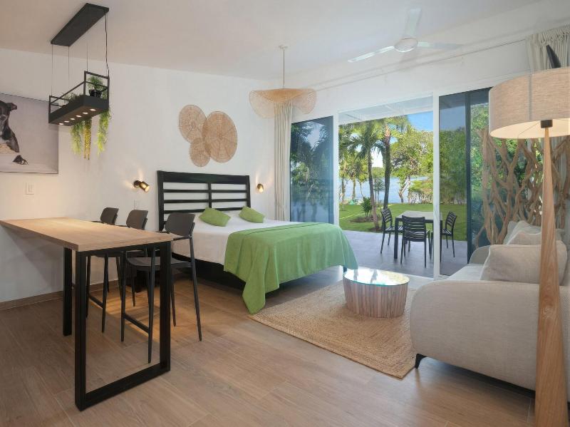 Bocas Del Mar Hotel image