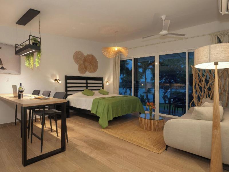 Bocas Del Mar Hotel image