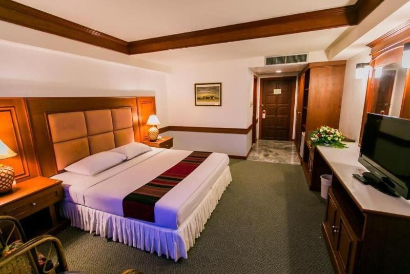 Raya Grand Hotel image