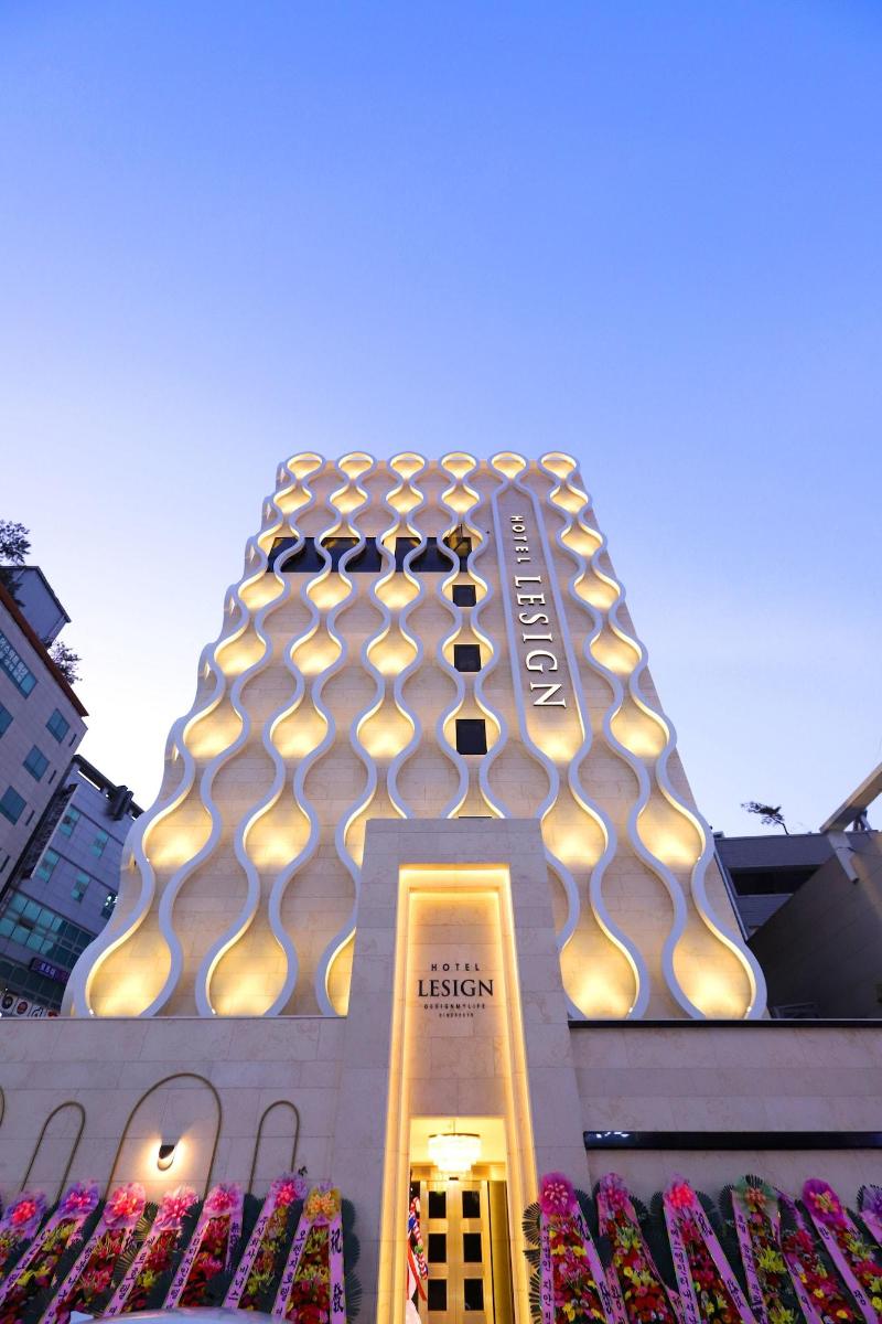 Hotel Lesign image