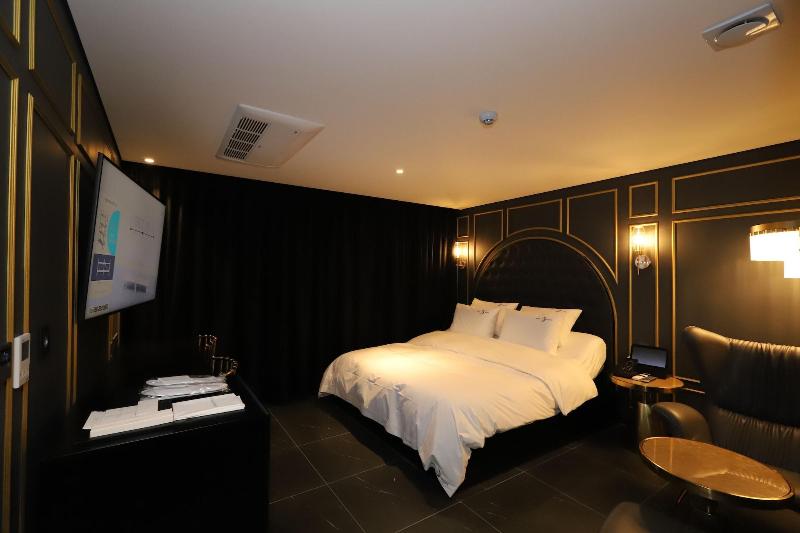 Hotel Lesign image