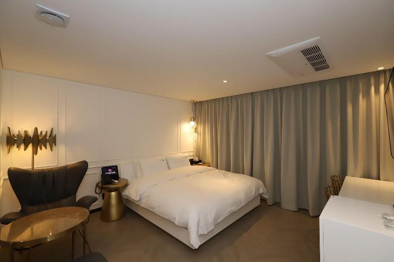 Hotel Lesign image
