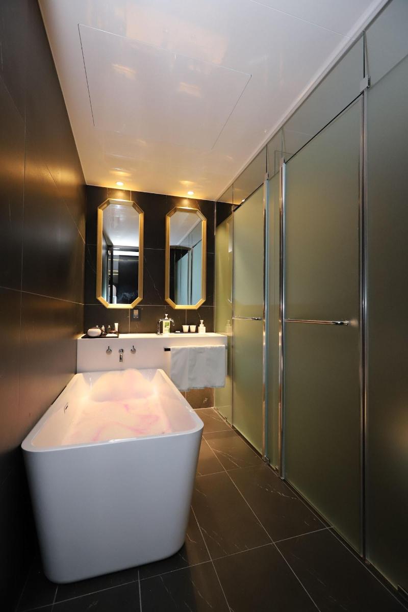 Hotel Lesign image