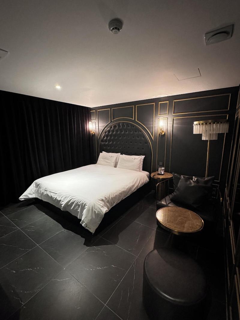 Hotel Lesign image