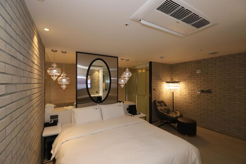 Hotel Lesign image