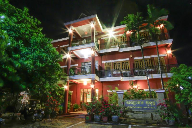 Botoum Hotel image