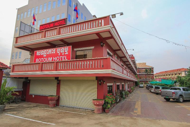 Botoum Hotel image