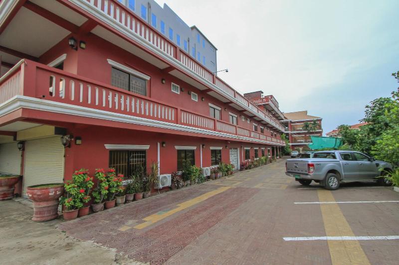 Botoum Hotel image