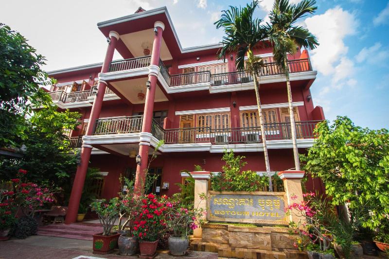 Botoum Hotel image