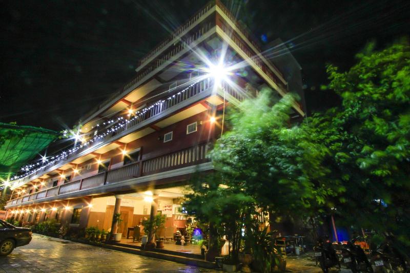 Botoum Hotel image