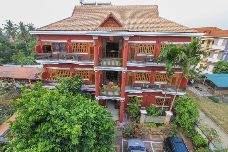 Botoum Hotel image