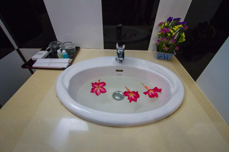 Botoum Hotel image