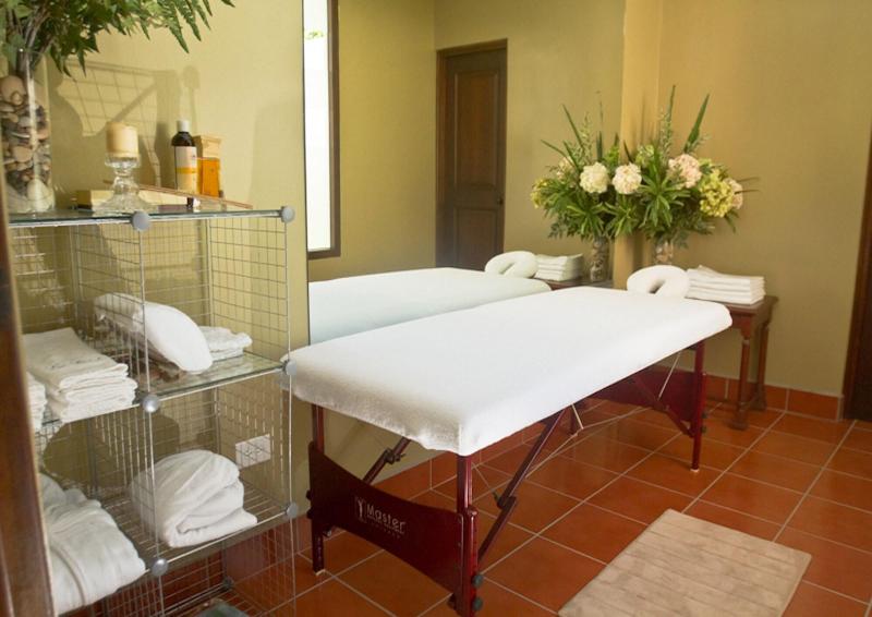 Hotel Los Portales image