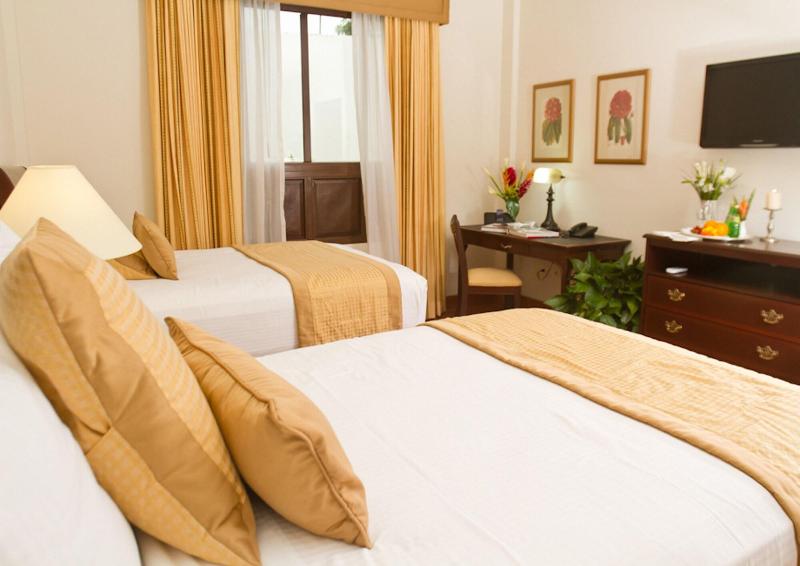 Hotel Los Portales image