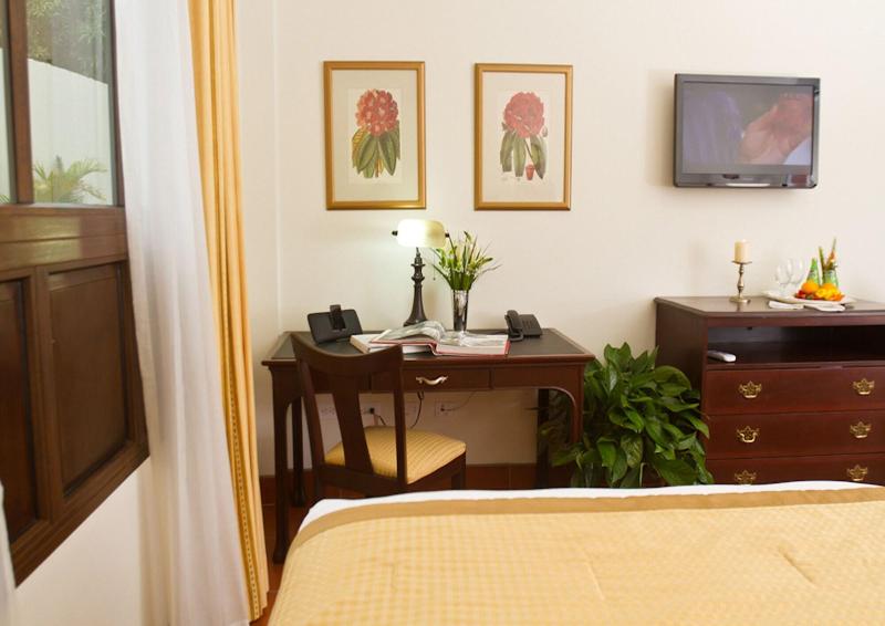 Hotel Los Portales image