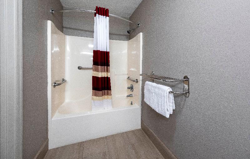 Red Roof Inn Bay Minette image 4