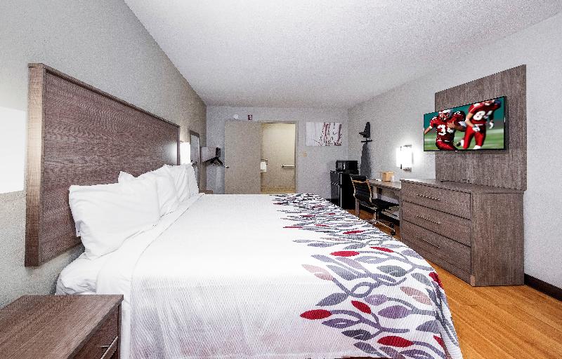 Red Roof Inn Bay Minette image 6