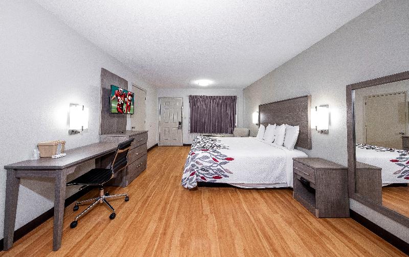 Red Roof Inn Bay Minette image 2