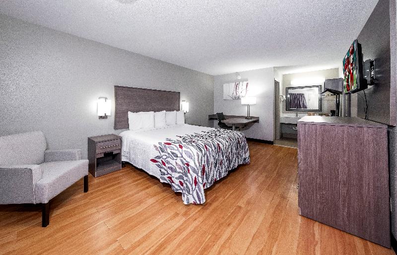 Red Roof Inn Bay Minette image 1