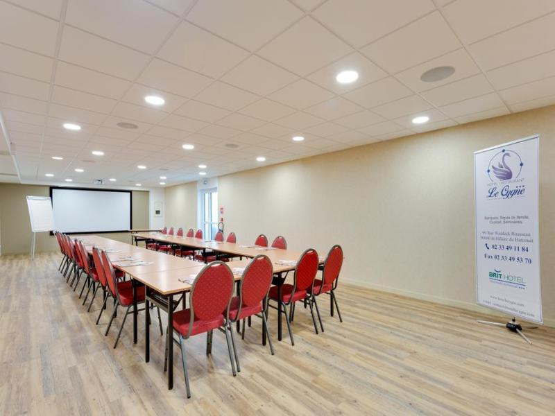 Brit Hotel Le Cygne image