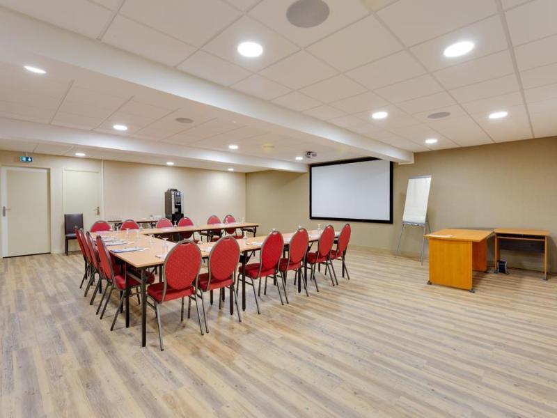Brit Hotel Le Cygne image