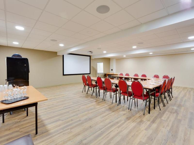Brit Hotel Le Cygne image