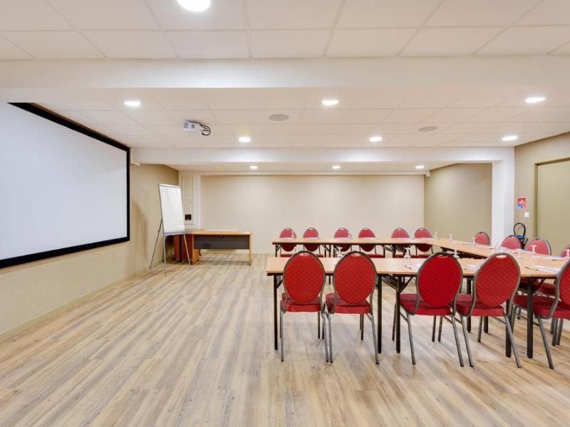Brit Hotel Le Cygne image