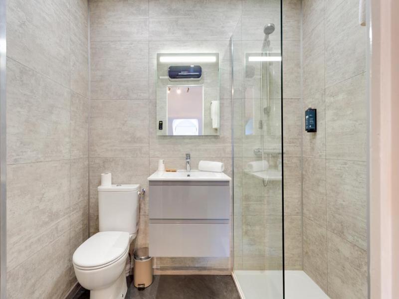 Brit Hotel Le Cygne image