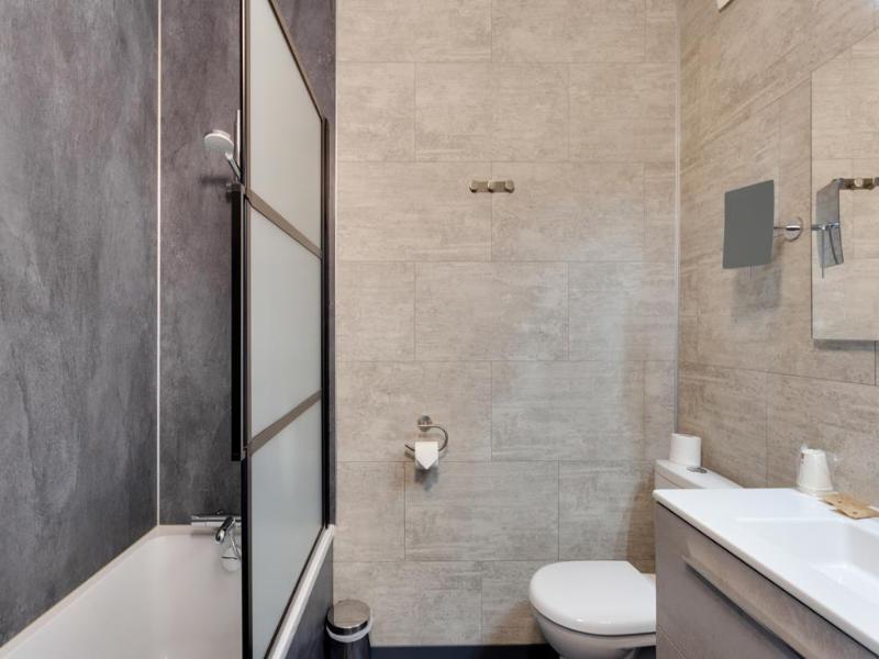 Brit Hotel Le Cygne image