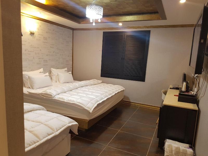 Business Hotel image