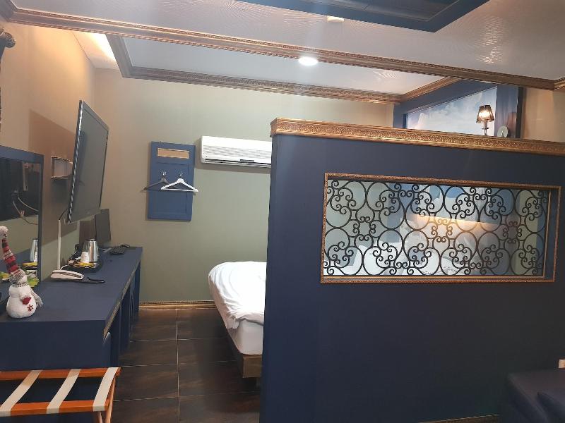 Business Hotel image