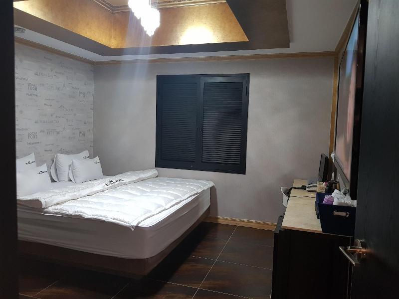 Business Hotel image