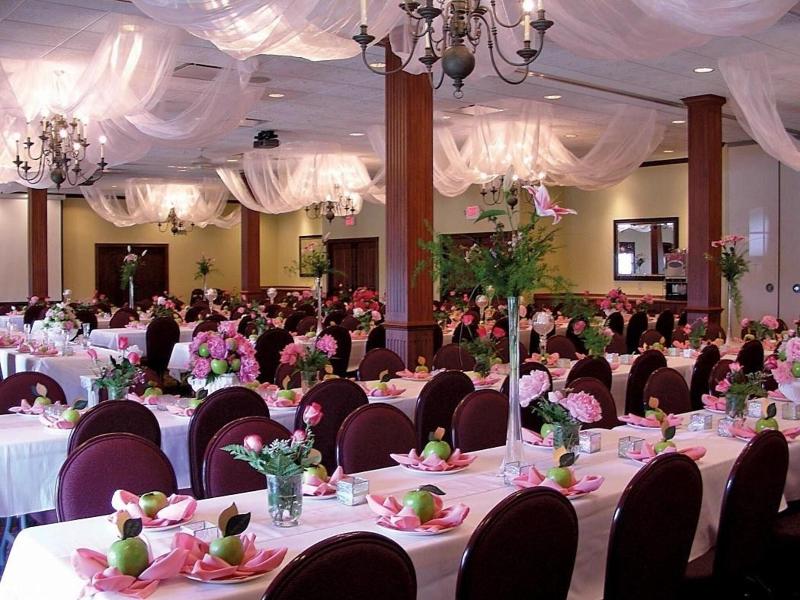 Carlisle Inn Sugarcreek image