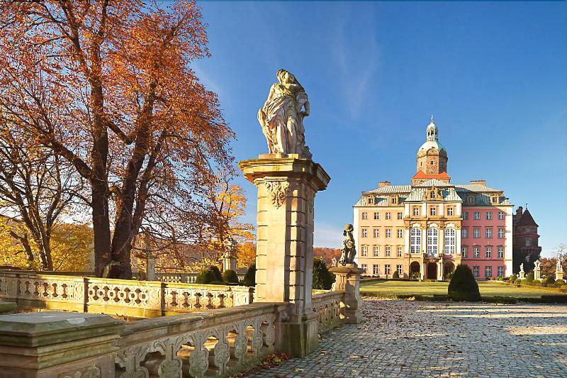 Hotel Przy Oślej Bramie - Zamek Książ image