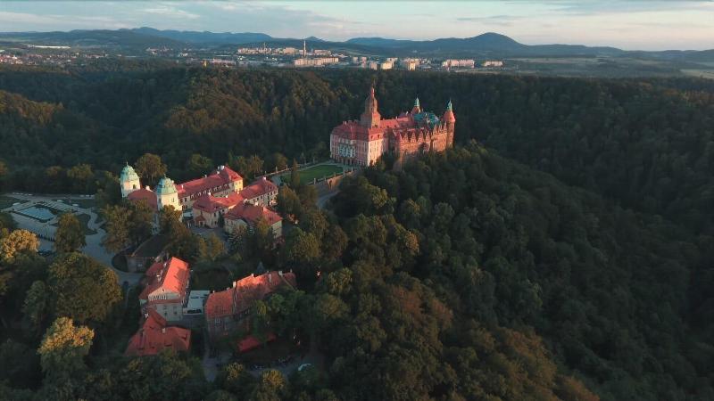 Hotel Przy Oślej Bramie - Zamek Książ image