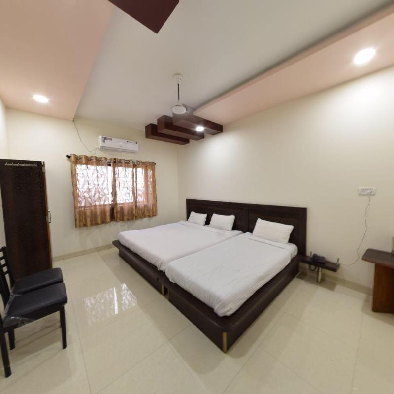 Hotel Radhika Inn 3