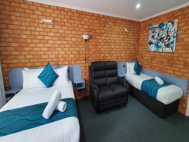 Centrepoint Motel image