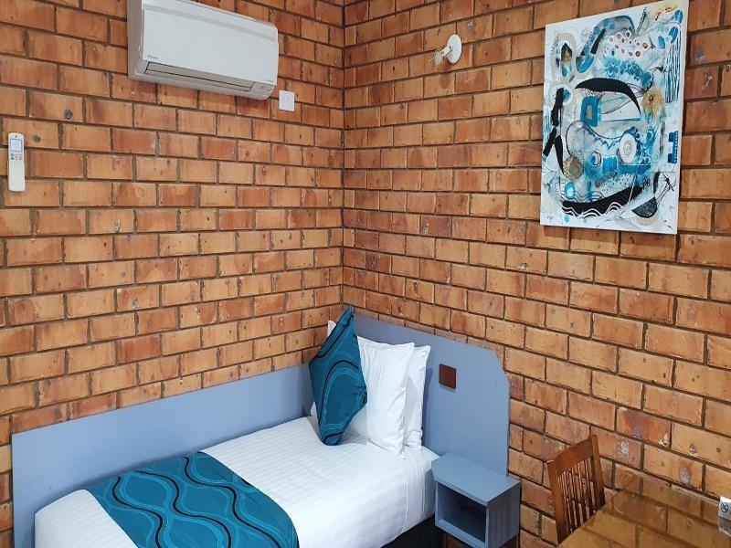 Centrepoint Motel image