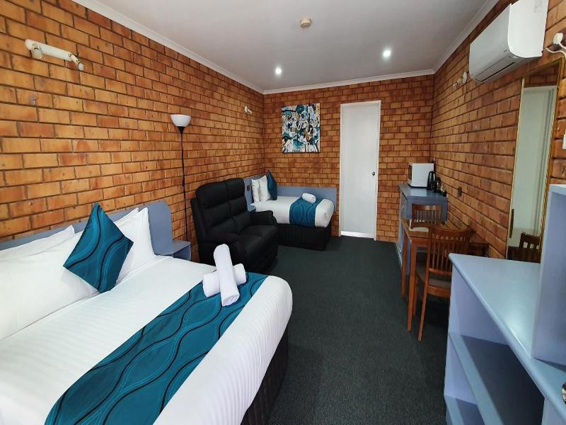Centrepoint Motel image
