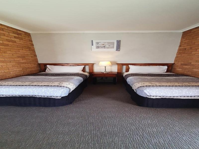 Centrepoint Motel image