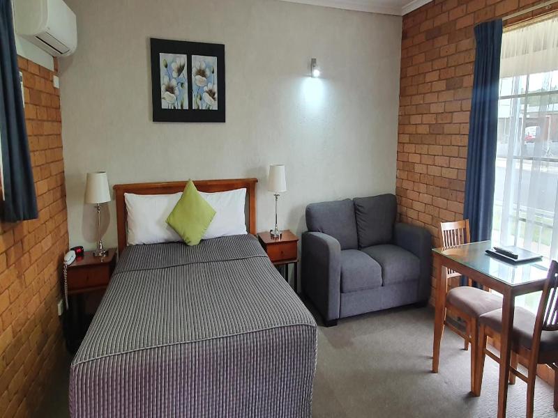 Centrepoint Motel image