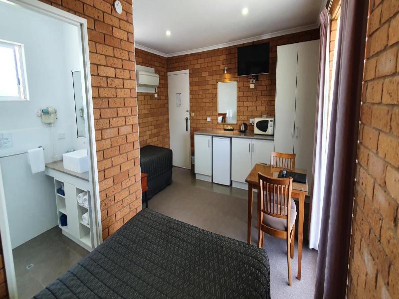 Centrepoint Motel image