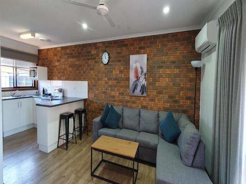 Centrepoint Motel image