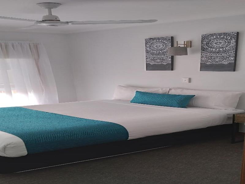 Centrepoint Motel image