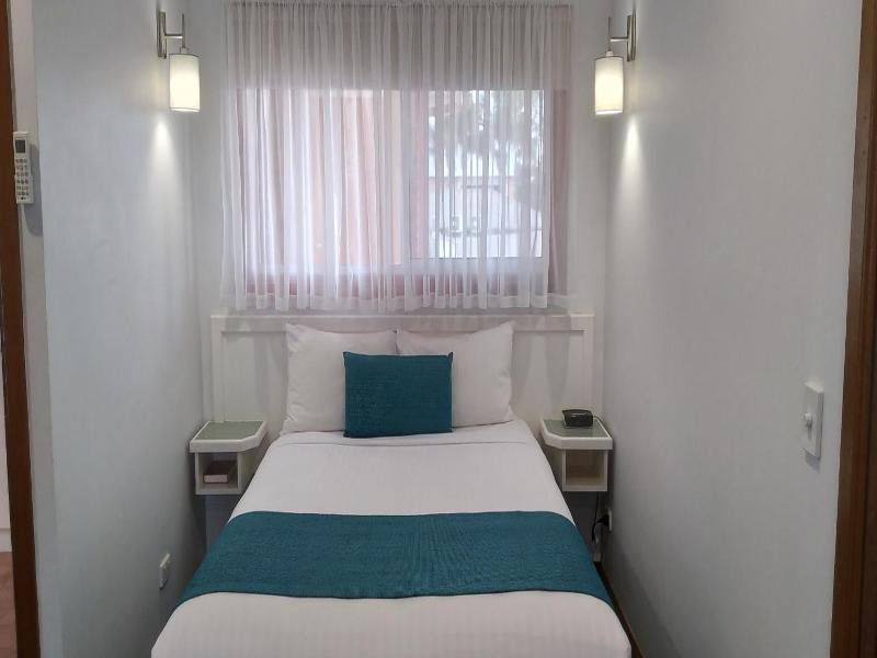 Centrepoint Motel image