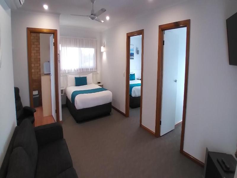 Centrepoint Motel image