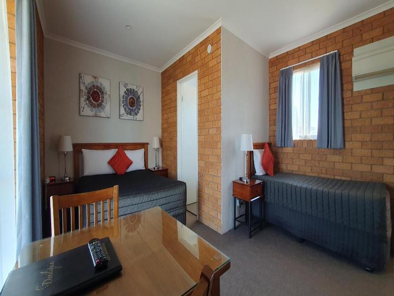 Centrepoint Motel image