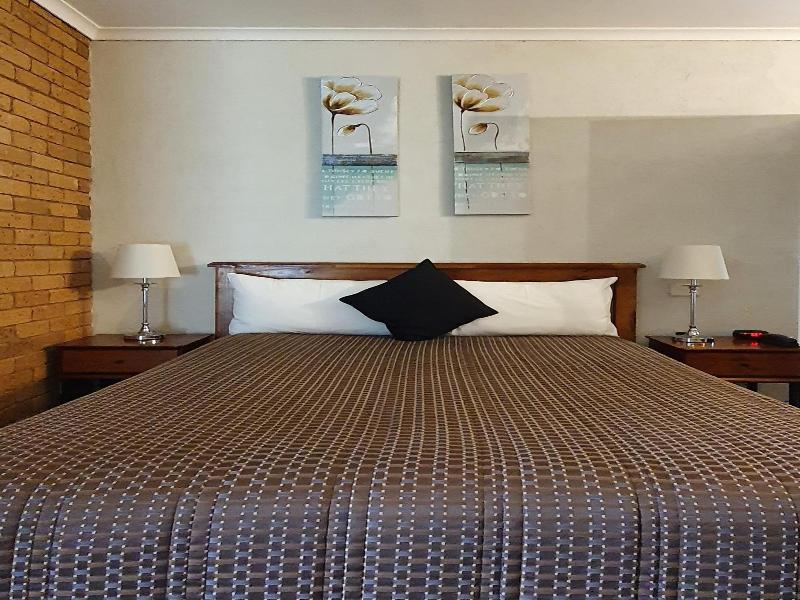 Centrepoint Motel image