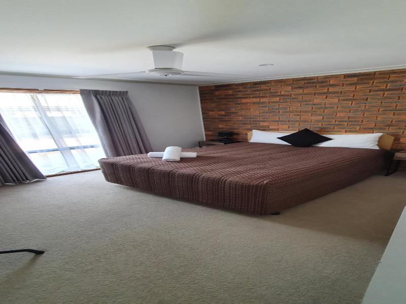 Centrepoint Motel image 2