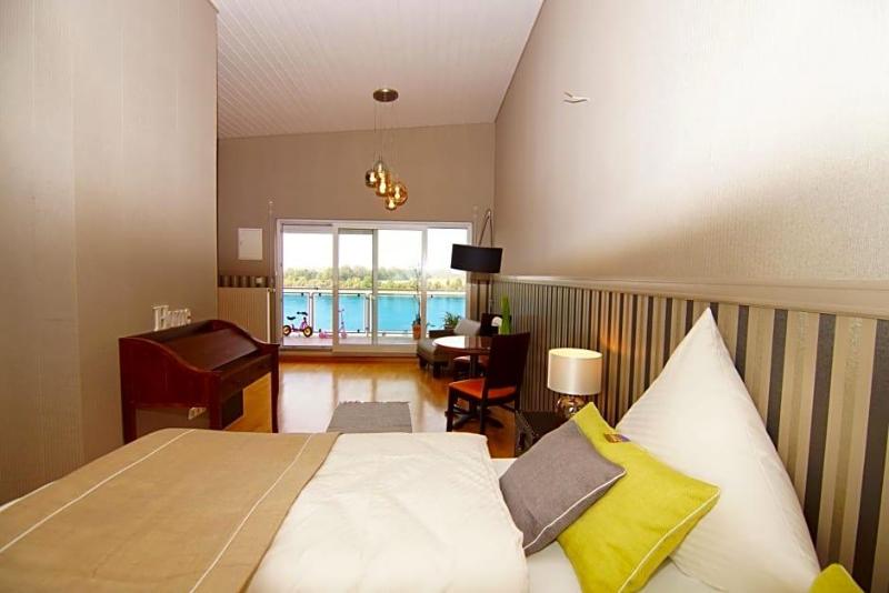 Hotel Rheingold image